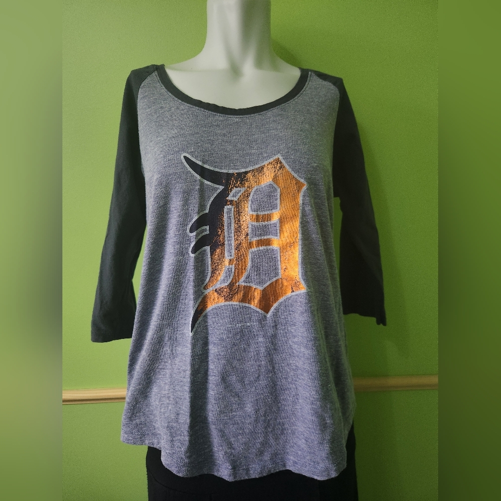 Gray and Navy Detroit Tigers Baseball Tee with Gold Logo
